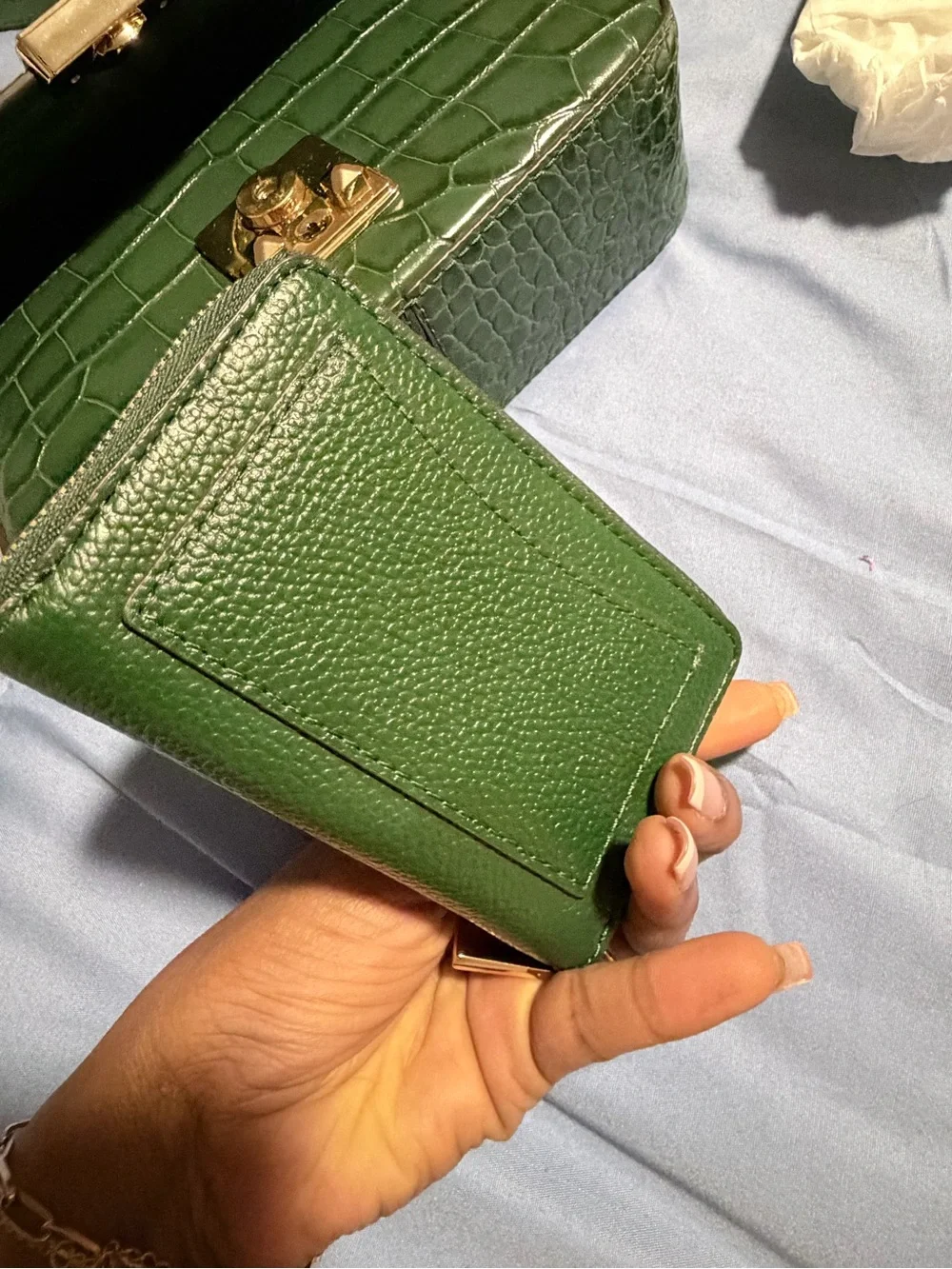 New Michael Kors Green wallet Card with Gold Logo